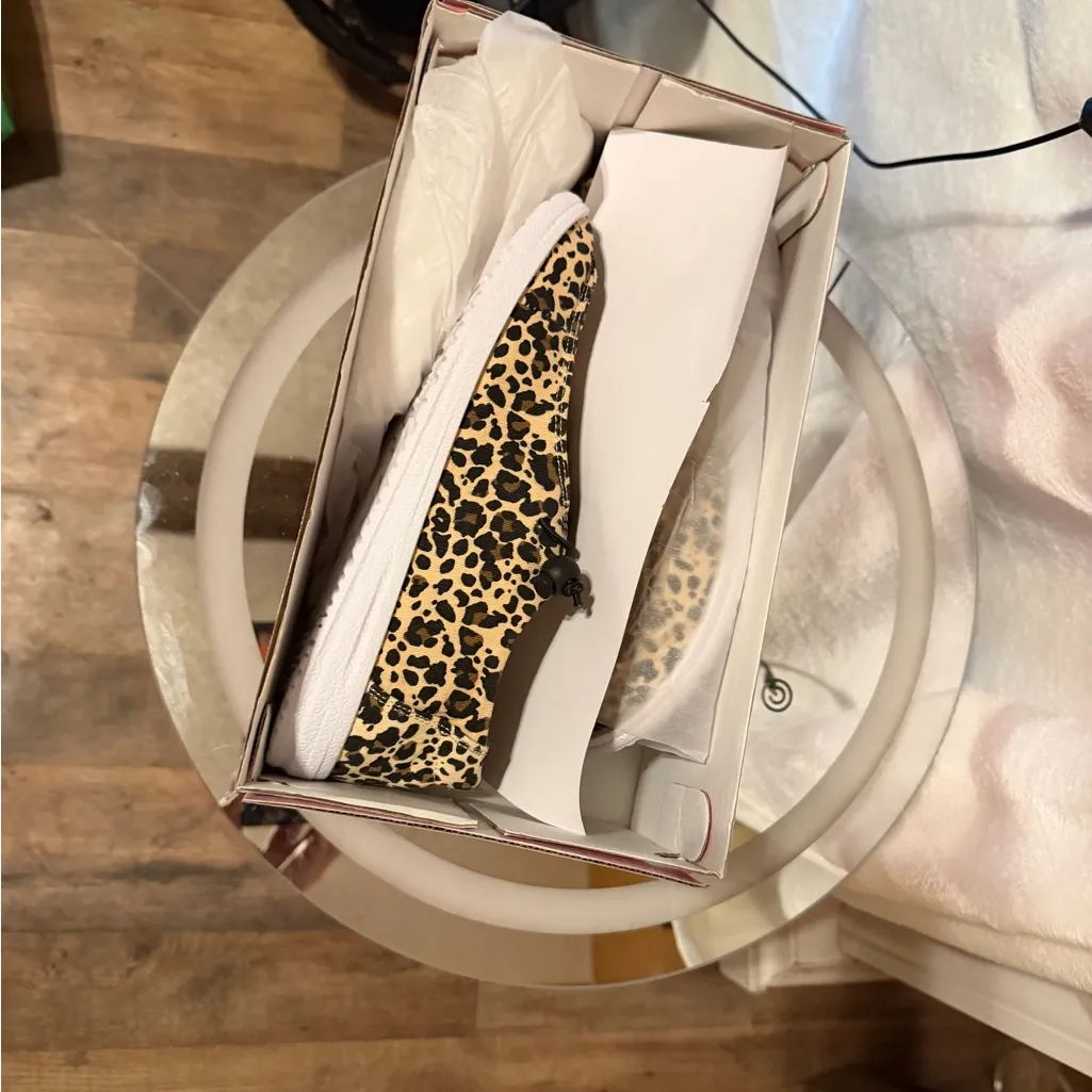 corkys Women’s Leopard Print Shoes size 7 NIB Brown - Image 3