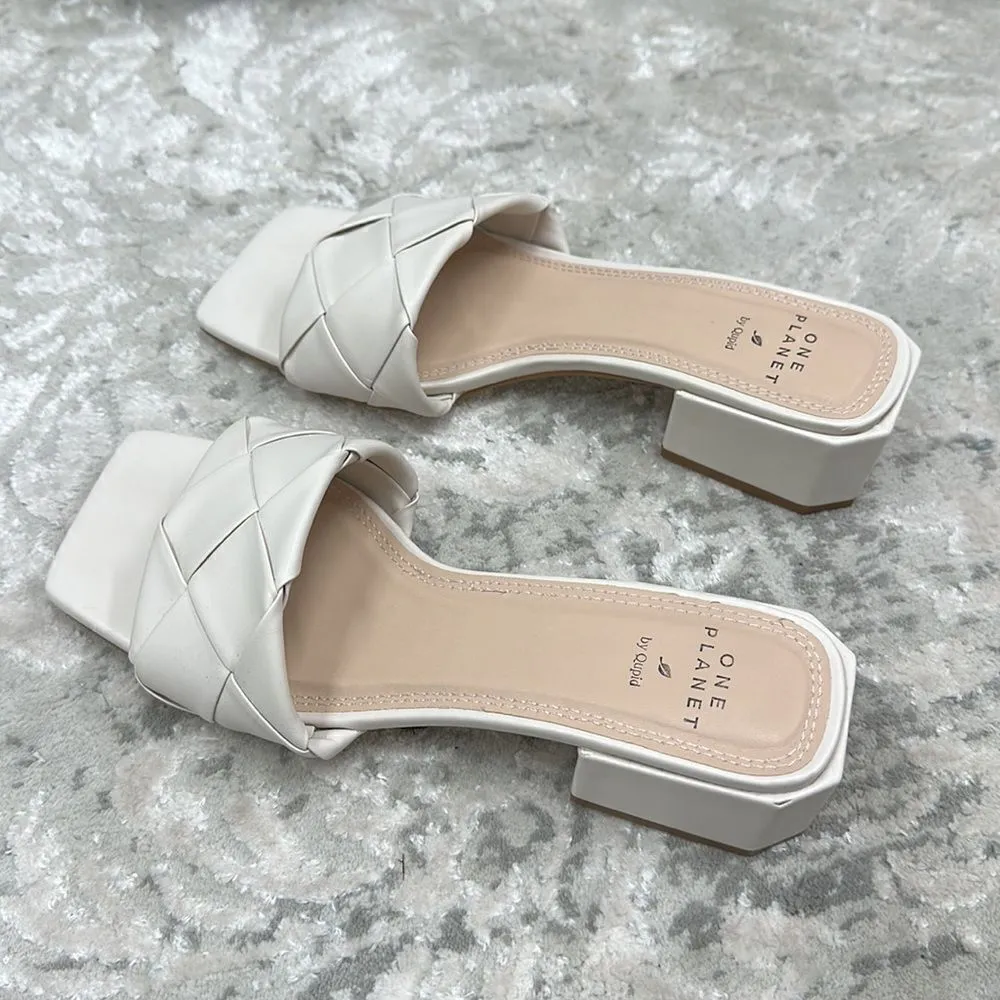 Qupid size 6 cream colored Woven Strap Slide Heeled Sandals EUC No box - Image 5