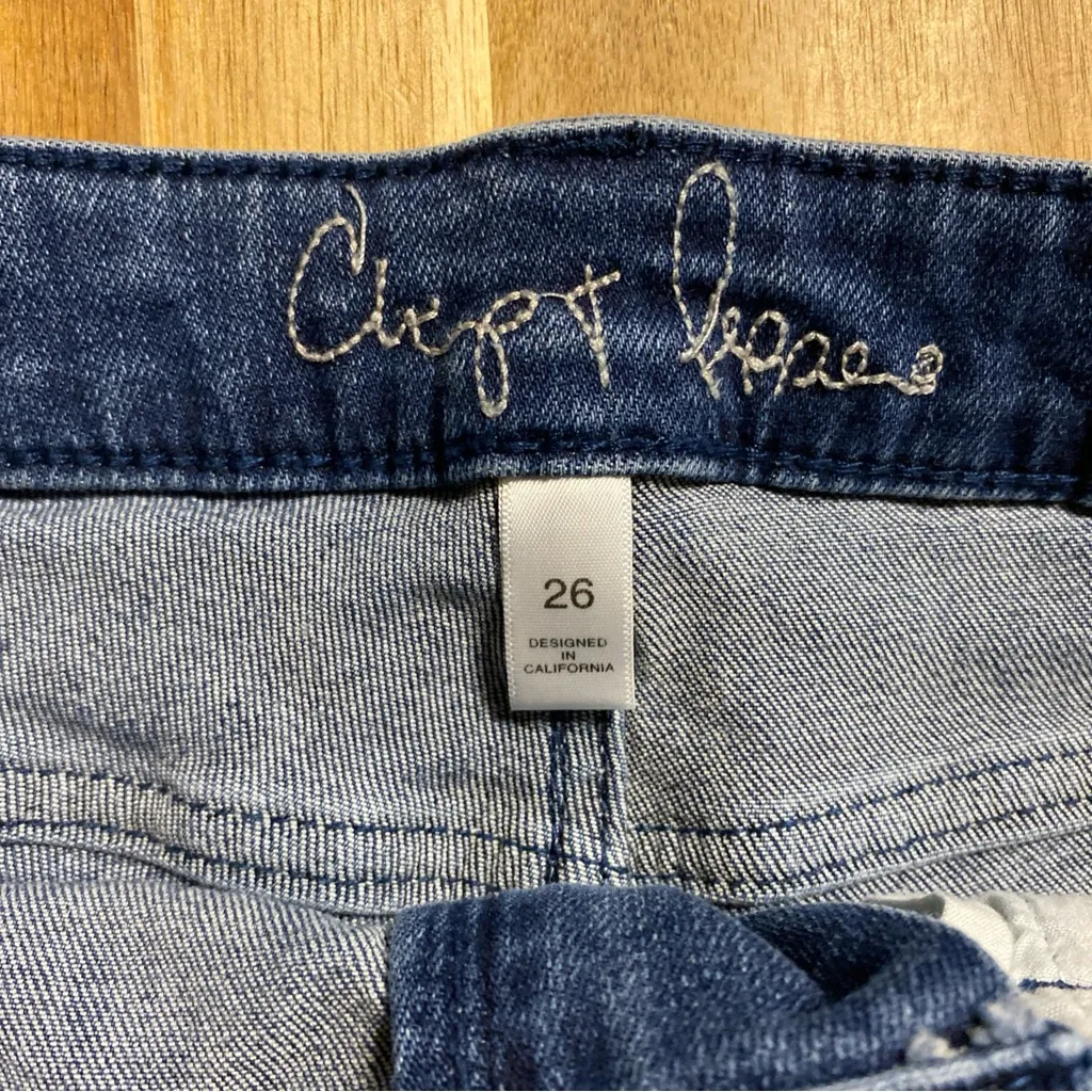 Chip & Pepper Bleach Washed Distressed Raw Hem Cut Off Denim Shorts Women's 26 - Image 5