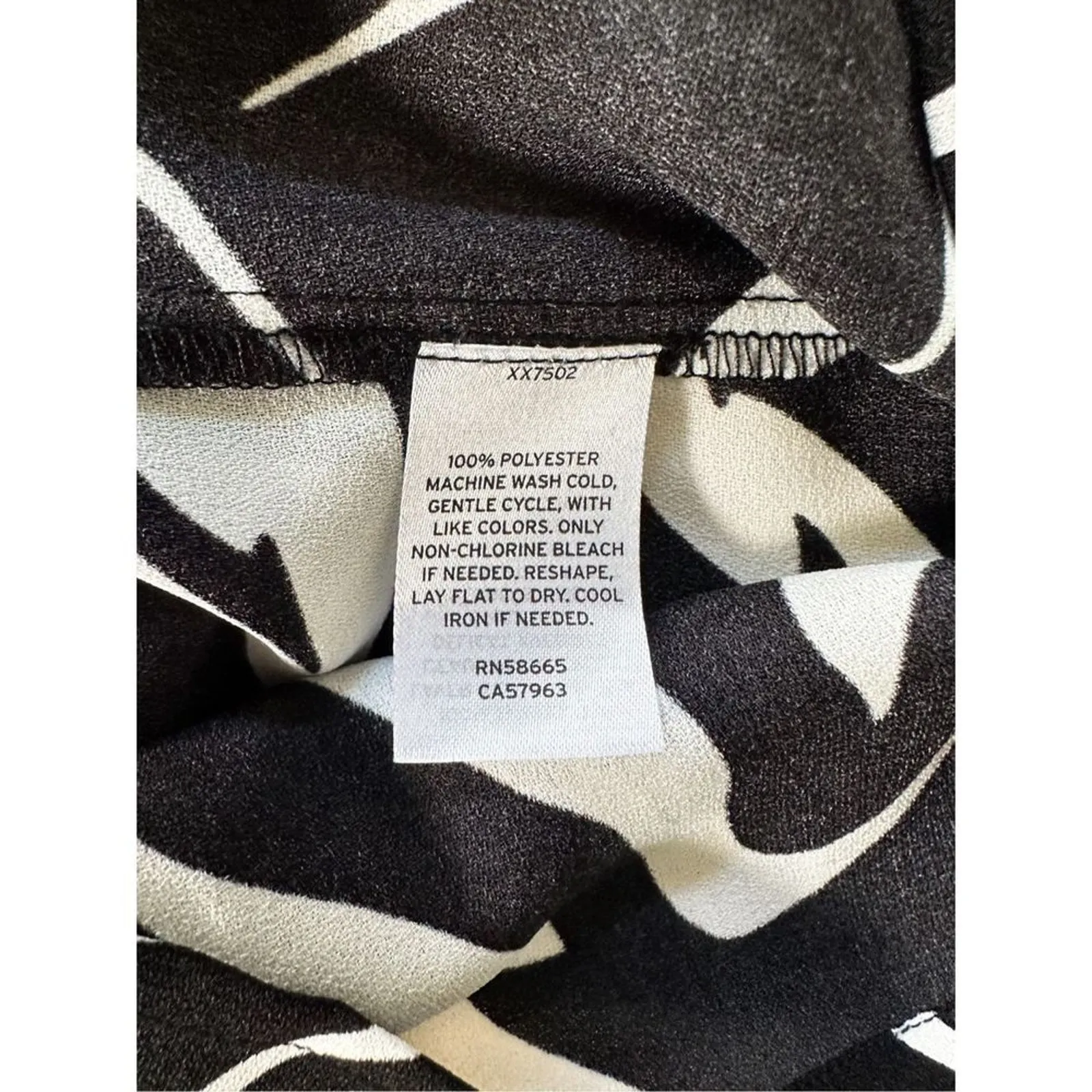 NEW with tags Halogen Ribbon Print Jewel Neck Sleeveless Top Black Small - Image 11