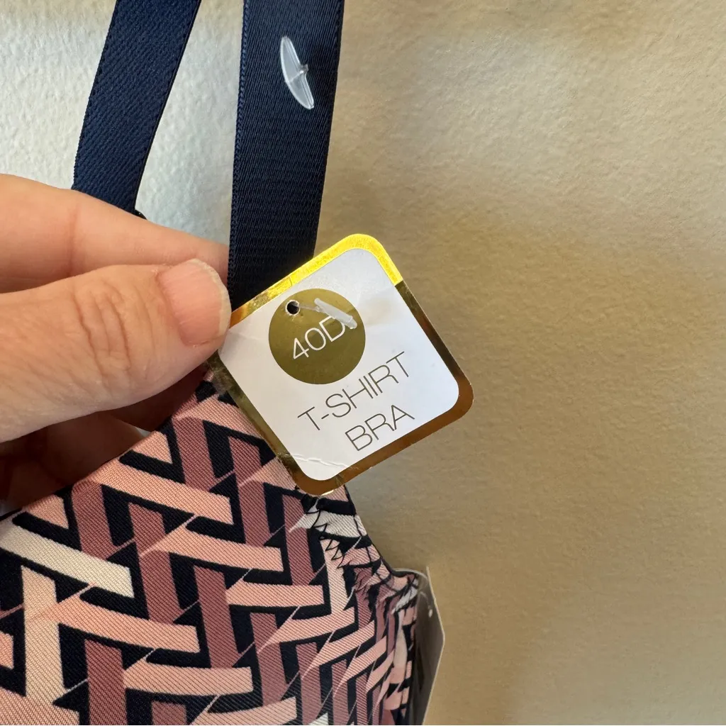 Pink and Blue Zigzag Patterned Bra 40D T-shirt bra Adrienne Vitadinni NWT - Image 2