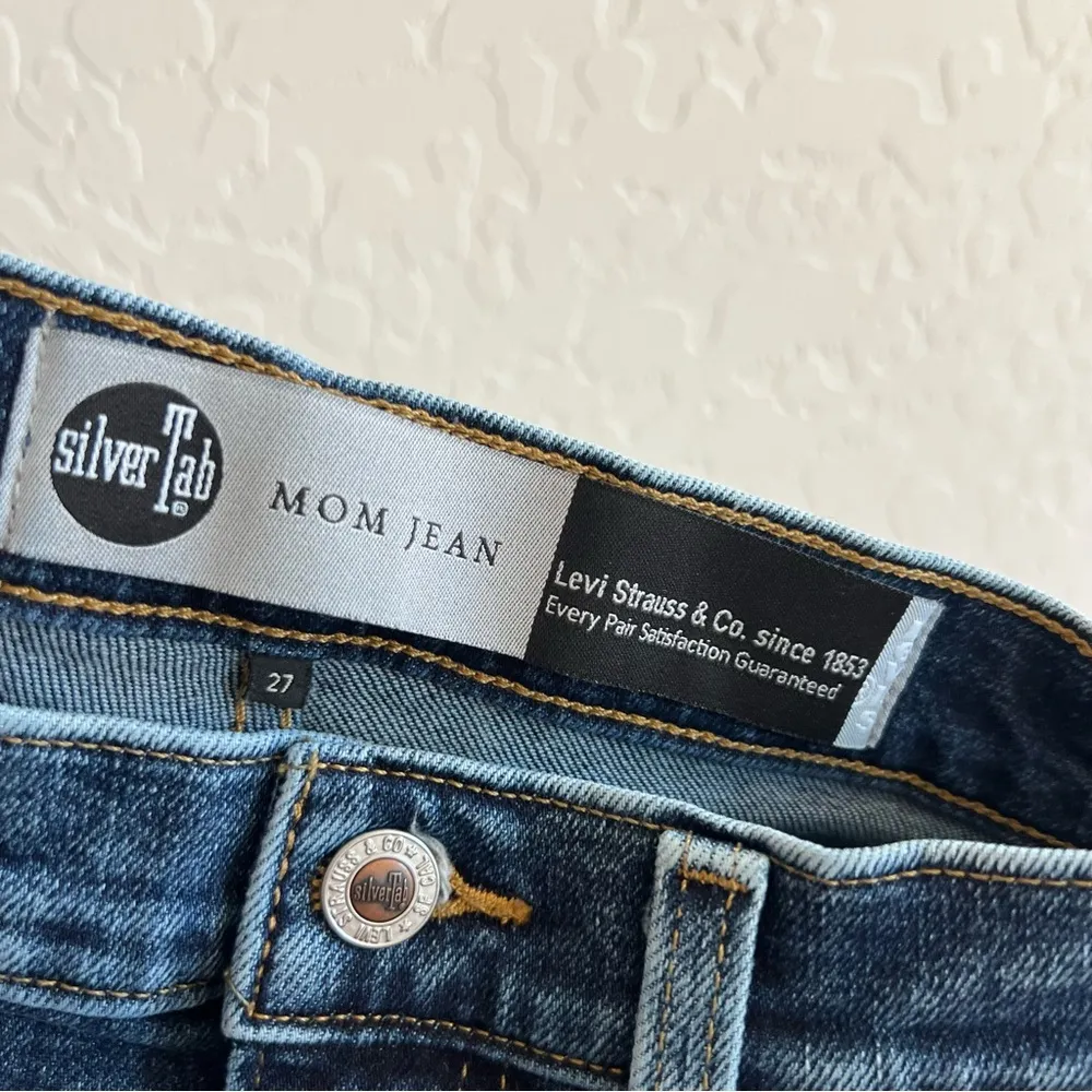 Levi’s Silver Tab Mom Jeans Size 27 Dark Wash - Image 7