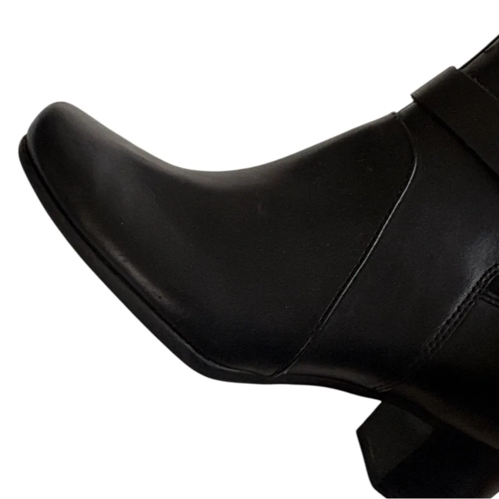 Like New Clark's Leather Un Damson
Heeled Ankle Boots Black Size 6 - Image 7