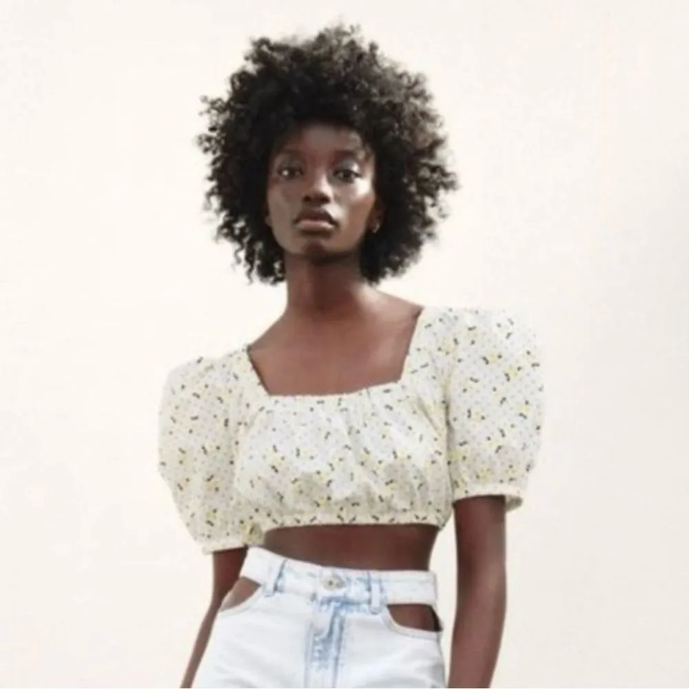 Zara Dot Floral Print Balloon Sleeve Crop Top with Lace-Up Back - M - Image 5