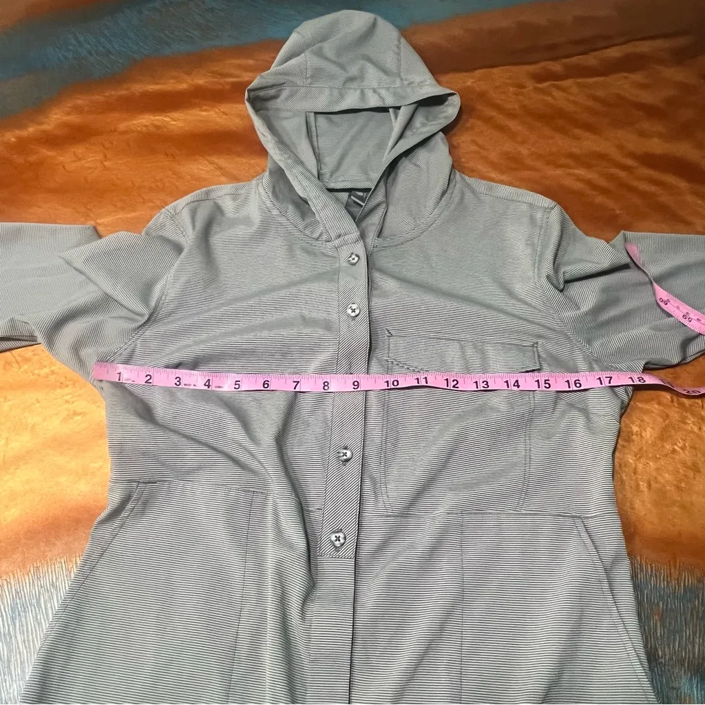 Mountain Hardwear lightweight hooded button front shirt Jacket small - Image 7