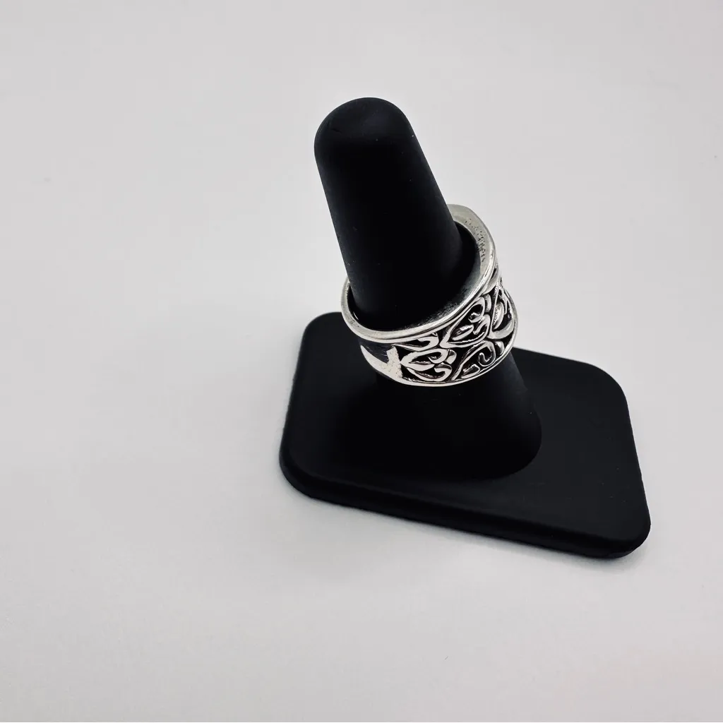Vintage Celtic Knot Trinity Scroll
Simple Plain Ring size 6.5 and 1.5 cm Silver - Image 8