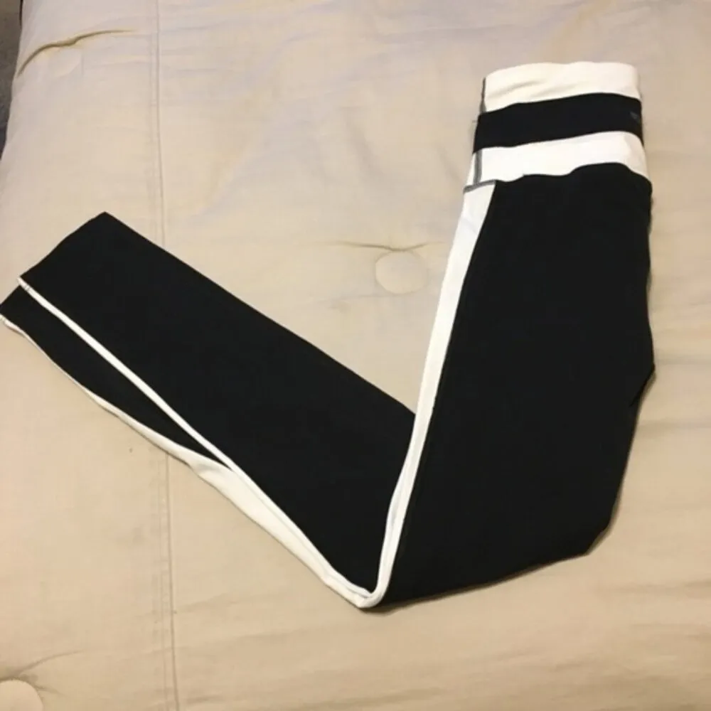 Body Glove Perdita Women’s size small black and white leggings NWOT - Image 2