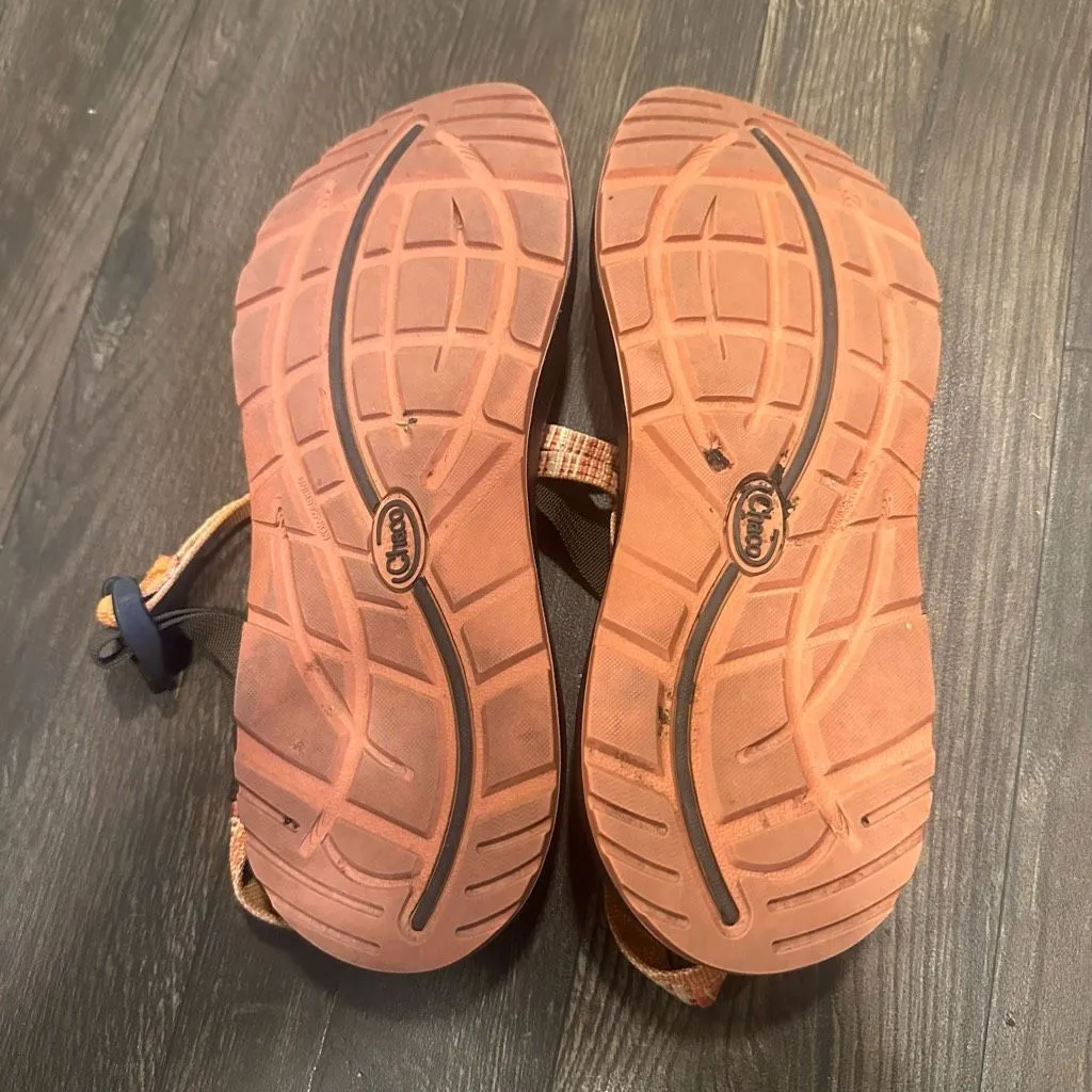 Chaco orange strappy ortho arch support M8/W10 gorpcore sandals - Image 4