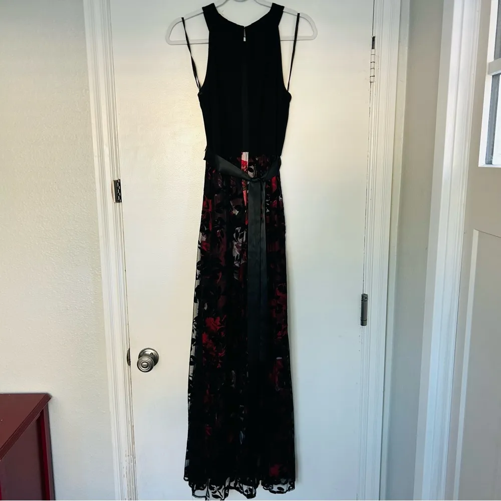 SLNY Black Red Floral Velvet Sleeveless Formal Dress 6 - Image 8