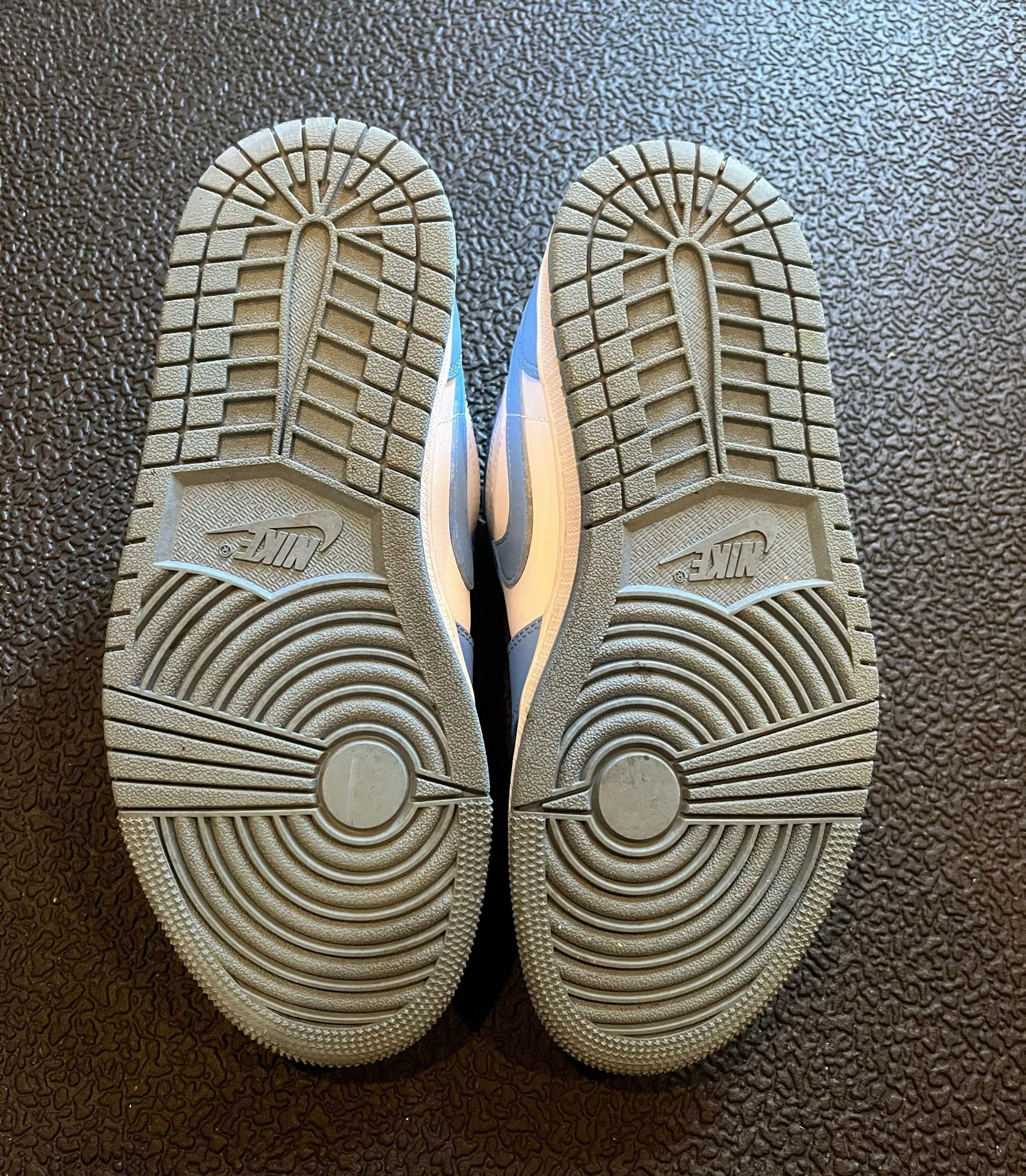 Air Jordans 1 Low UNC - Image 4