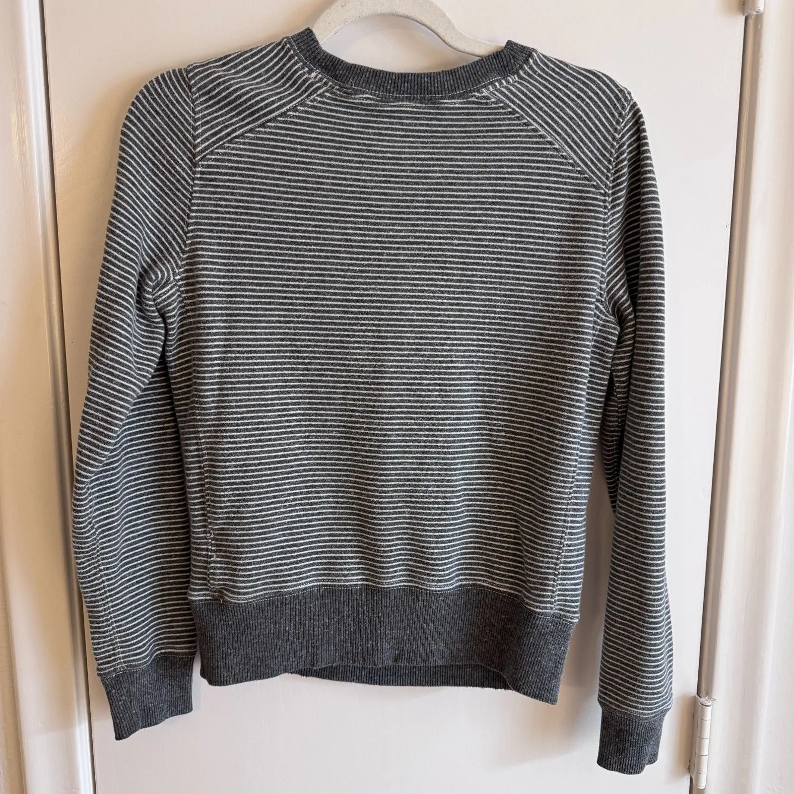 Womens Abercrombie & Fitch A&F Gray/White Stripe Crewneck Sweatshirt Size XS - Image 2