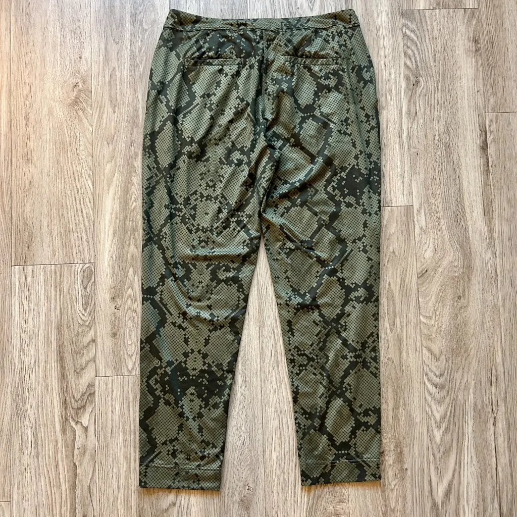Lululemon Jet Crop Slim Luxtreme in Ziggy Snake Fatigue Green Gator Green Size 8 - Image 10