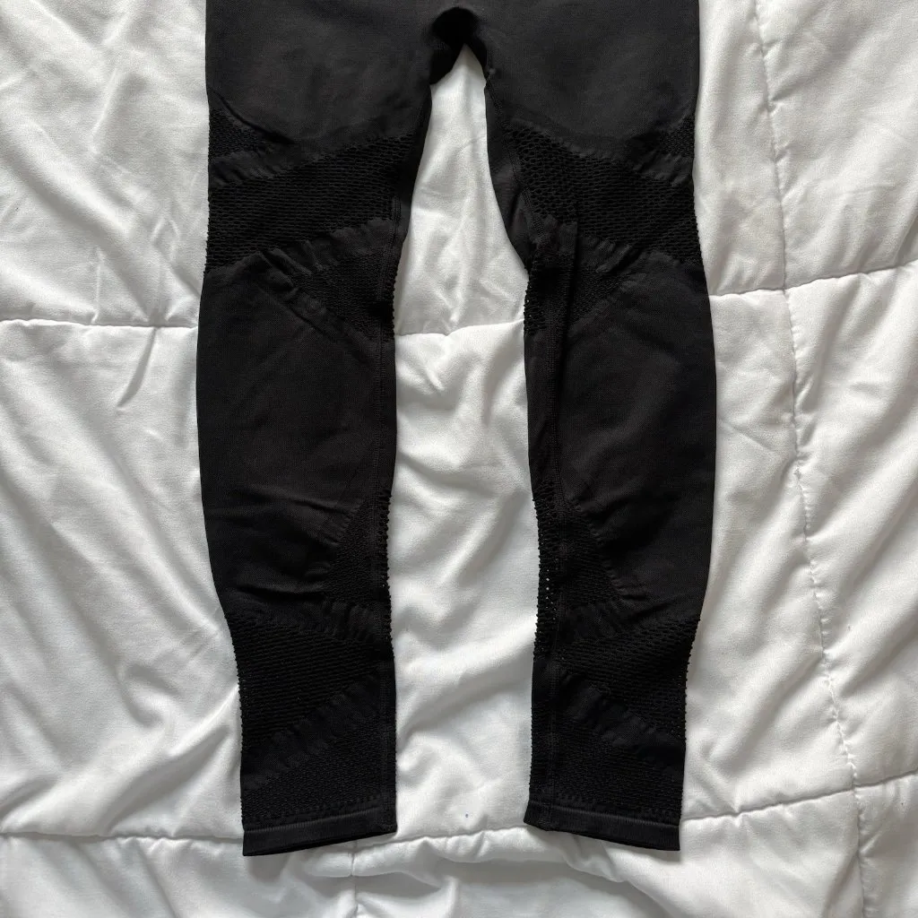 Fabletics Cropped Leggings Pants Womens Size XS Black Stretch Yoga Activewear - Image 2