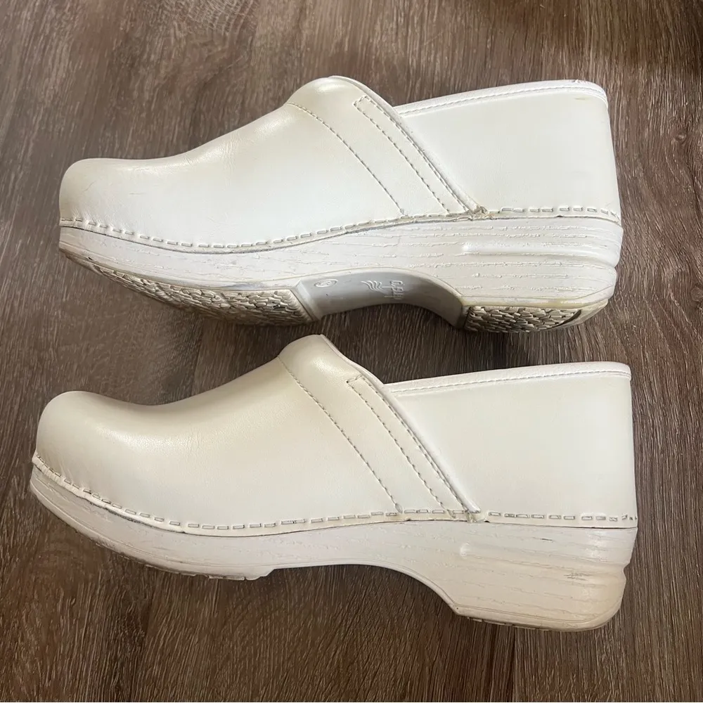 Dansko XP Women's Size eu 40 Shoes White Leather Nursing Comfort Slip On Clogs - Image 6