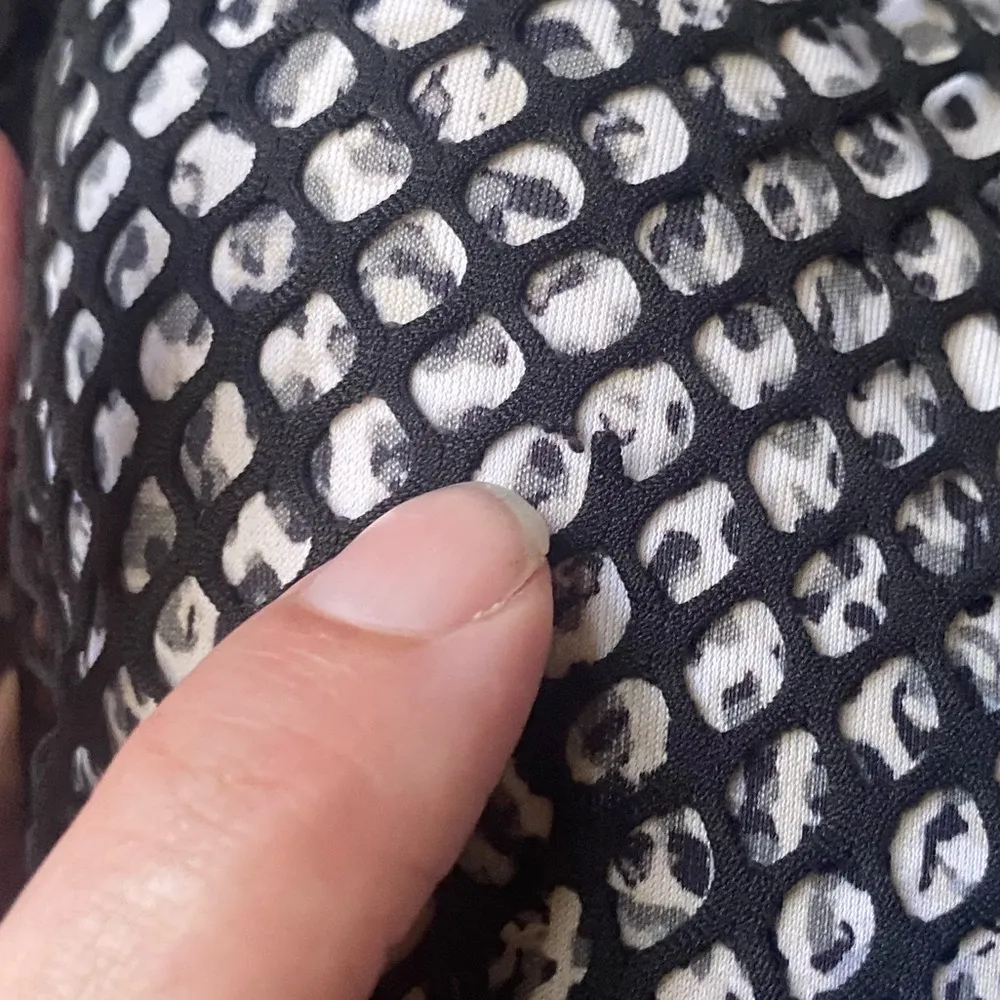 Victoria Sport Incredible lightweight max animal print sports bra, size 34DD - Image 4