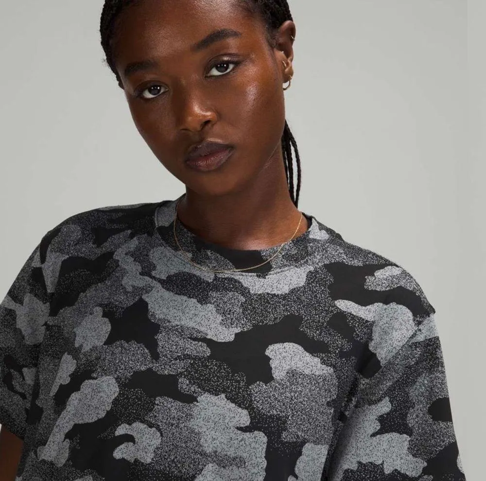 Lululemon All Yours Short Sleeve Black Camo Camouflage Training Top W1021 Sz 4 - Image 3