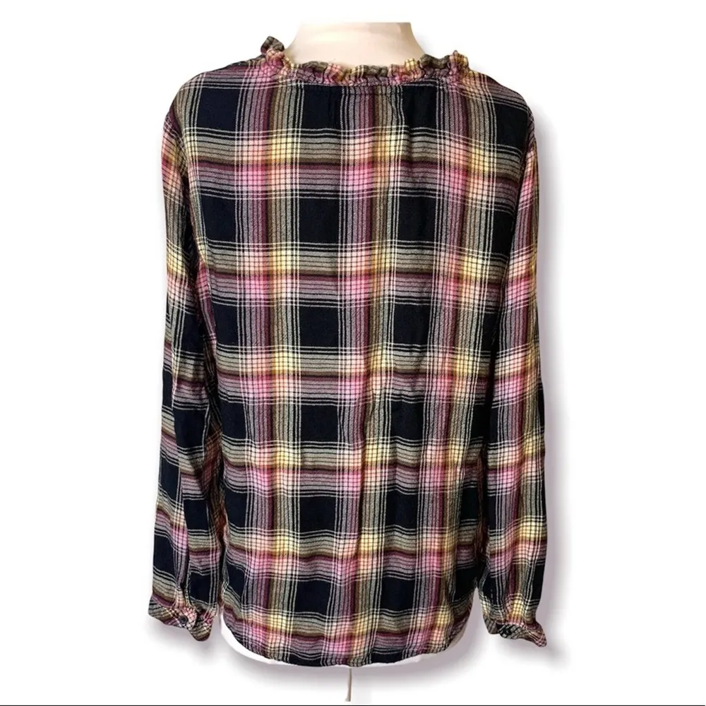 Anthropologie cloth & stone charley plaid soft flannel ruffle neck top sz M - Image 3