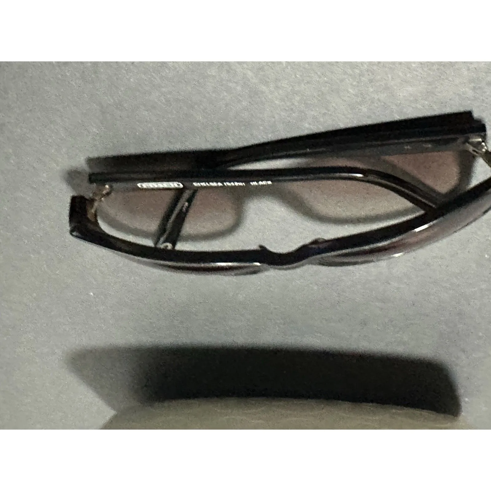 Coach Chelsea S426 sunglasses in black, featuring & Case - Image 3