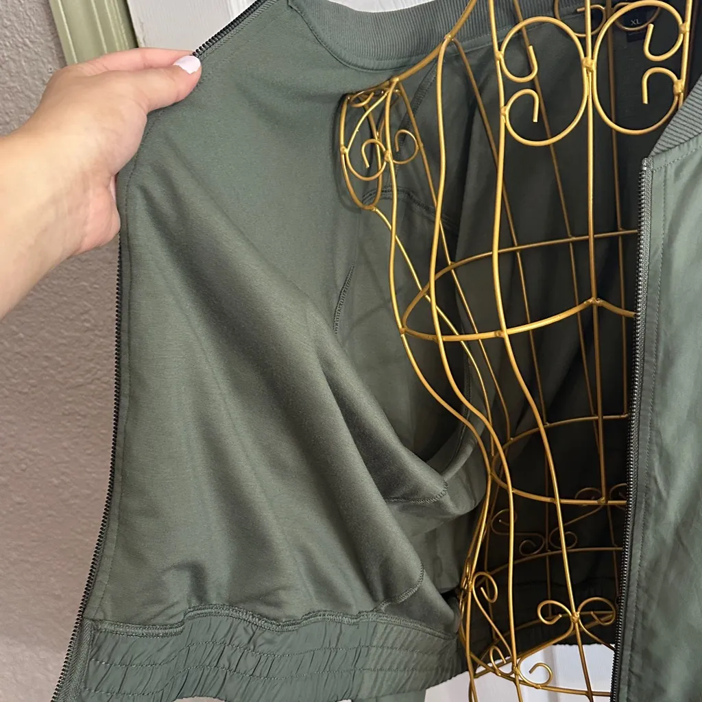 Banana Republic Sage Green zip up bomber jacket - Image 8