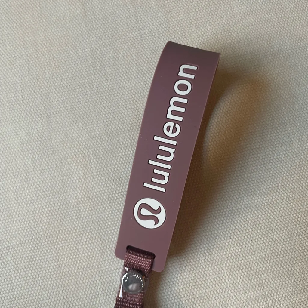 Lululemon silicone keychain - Spiced Chai/Light Ivory - Image 2