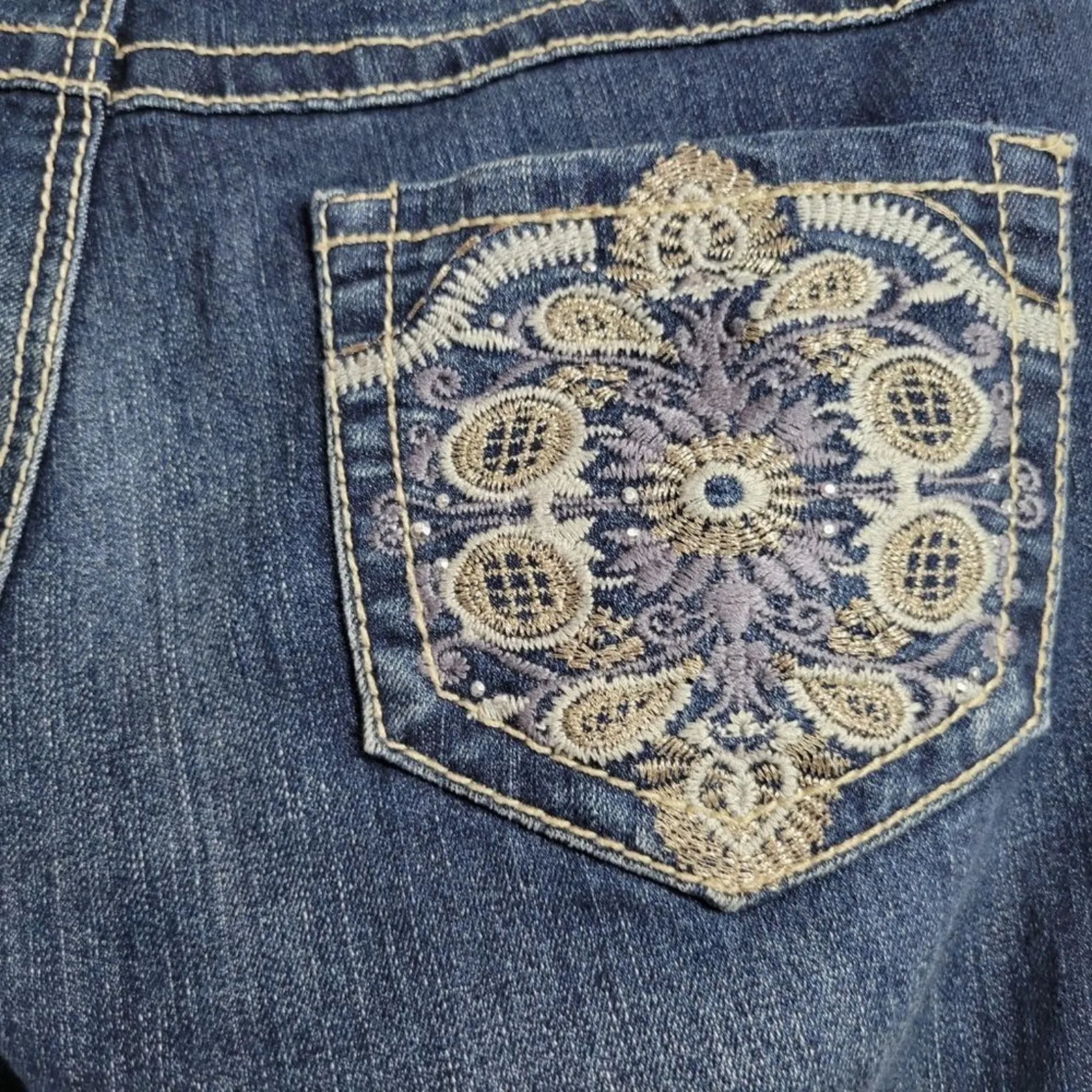 Womens Denim Capri‎ Jeans Embellished Pockets White Stitching Blue Wash - Image 13