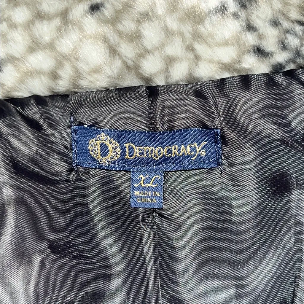 Democracy Size XL Ivory & Gray Snakeskin Animal Print Faux Fur Coat Jacket - Image 5
