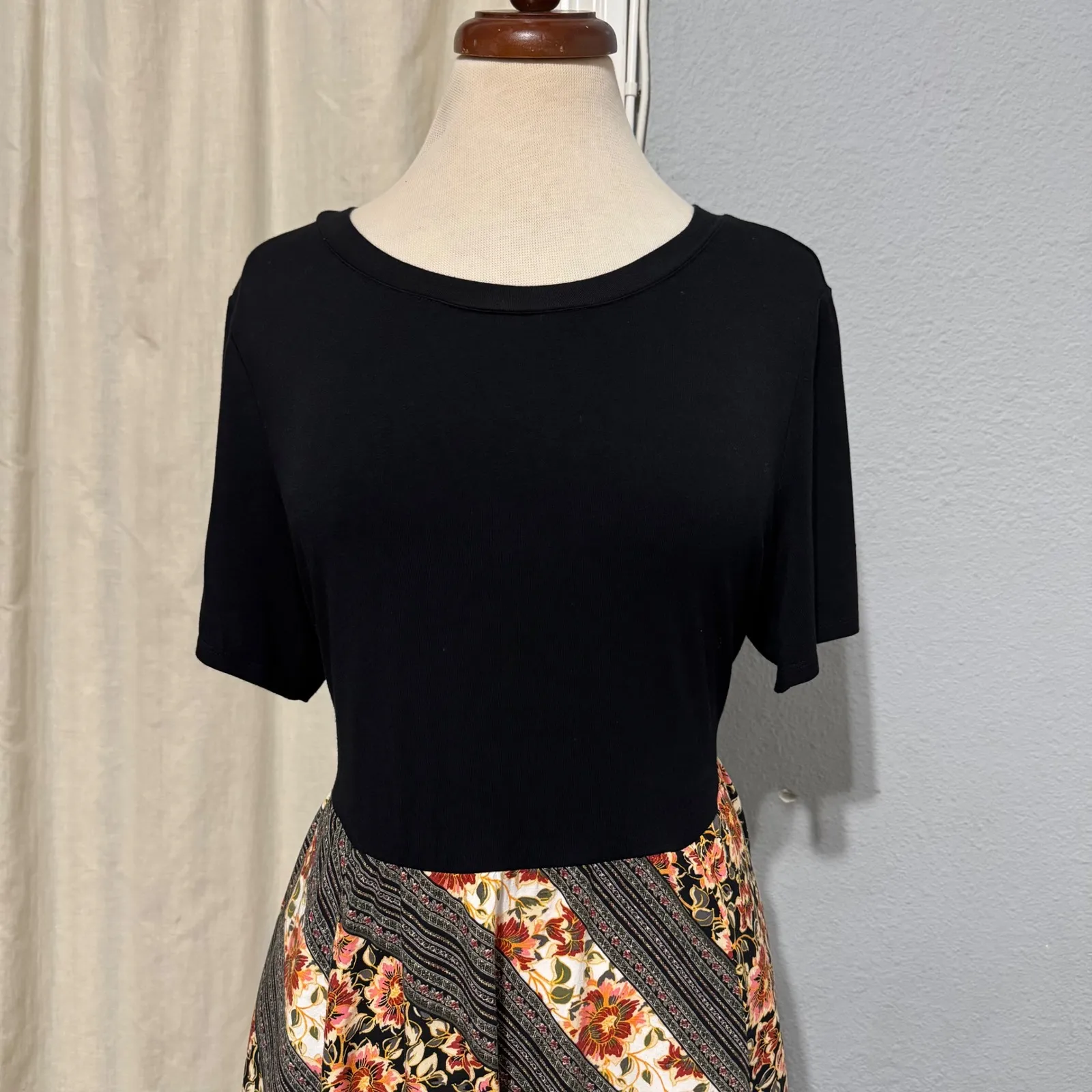 TORRID Black Boho Midi Dress Floral Mixed Media Scarf Print Flowy Skirt Size 1 - Image 4