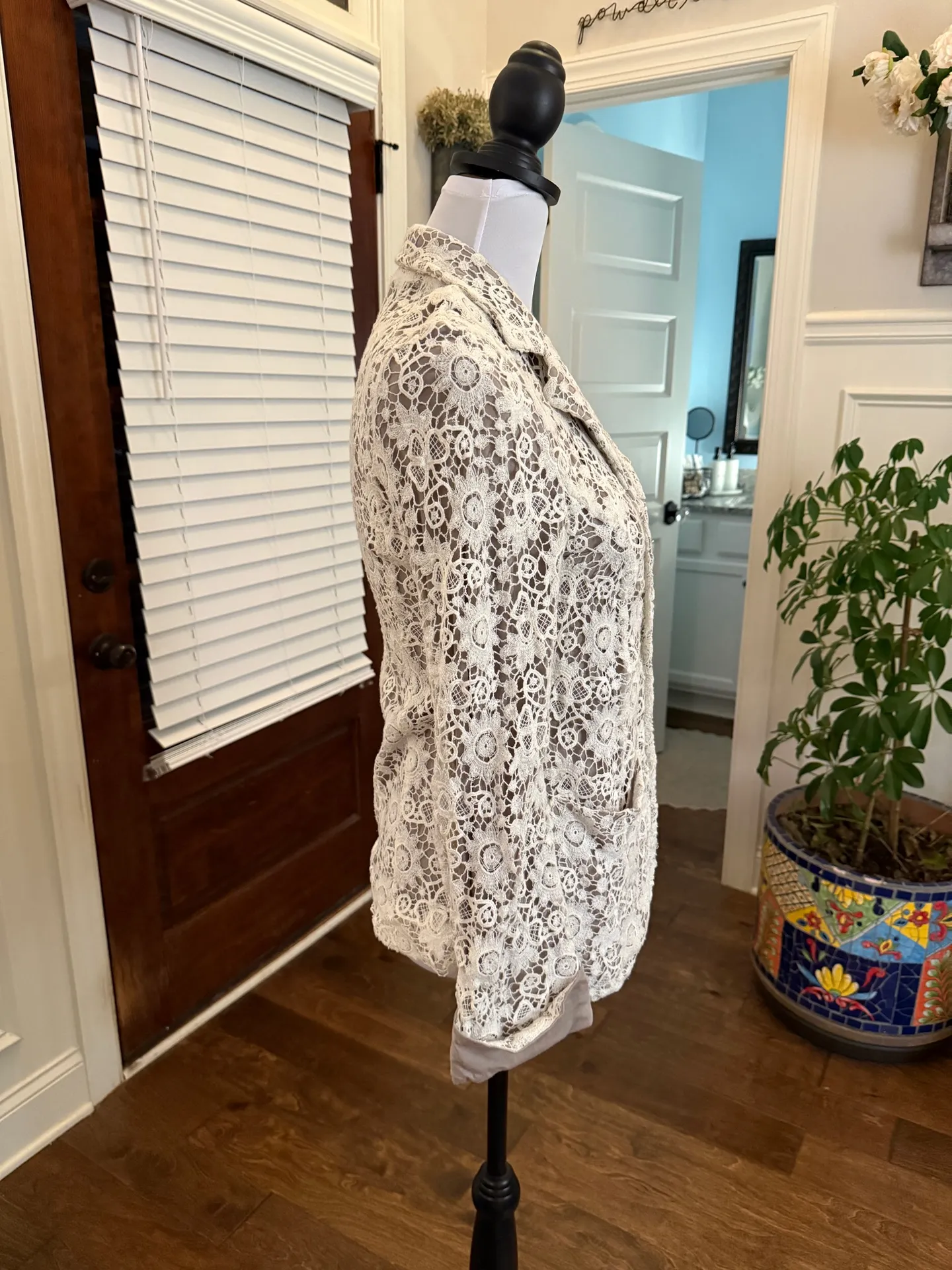 Comme Toi EUC Unique Anthropologie Elegant Lace Women's Jacket with Pockets - Image 3