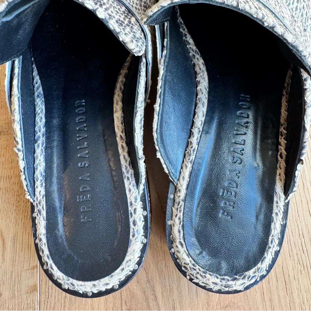 Freda Salvador Womens Keen Almond ToeSnakeskin Mules, Size 8, EUC White - Image 3