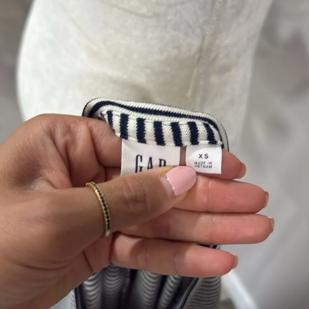 GAP Gray Sheath Midi Dress with Flutter Cap Sleeves - Image 8