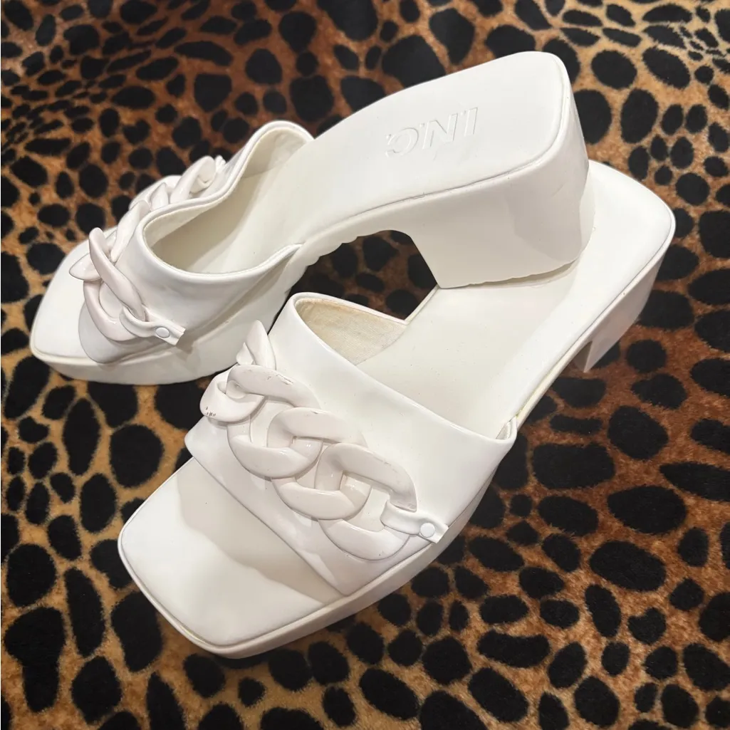 INC International Concepts White Chain Detail Mules Size 5 - Image 2