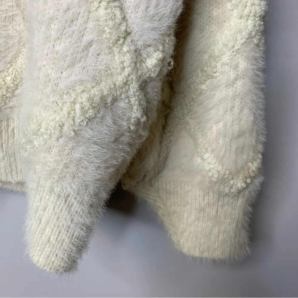 Mod On Trend  Fuzzy Off White Long Sleeve Sweater Size M - Image 5