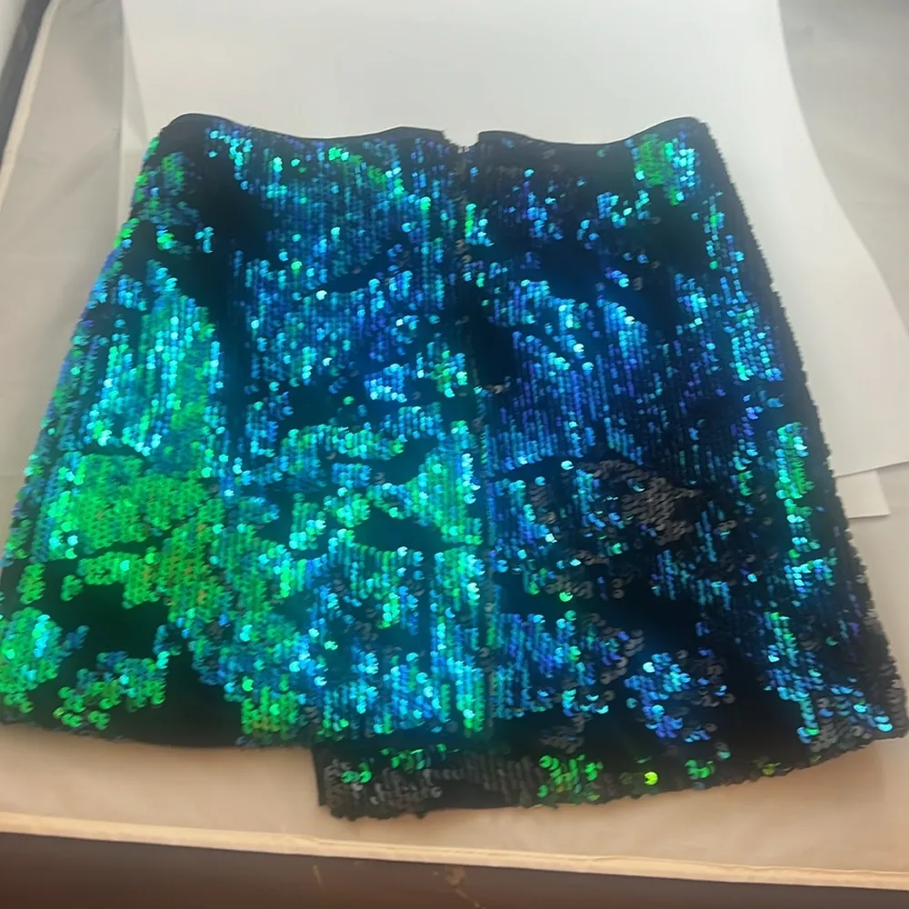 Forever 21 - black sequin skirt, blue/green sequins. Size Small - Image 3