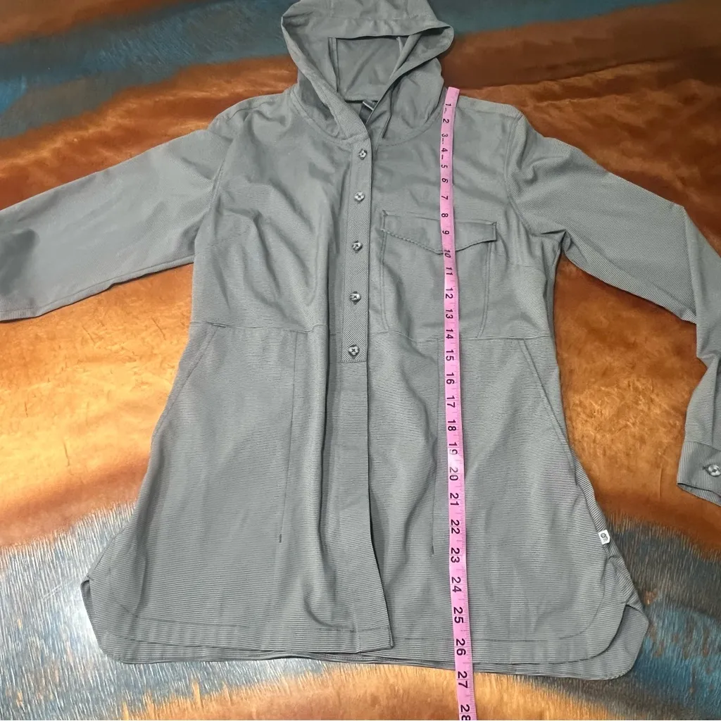 Mountain Hardwear lightweight hooded button front shirt Jacket small - Image 6