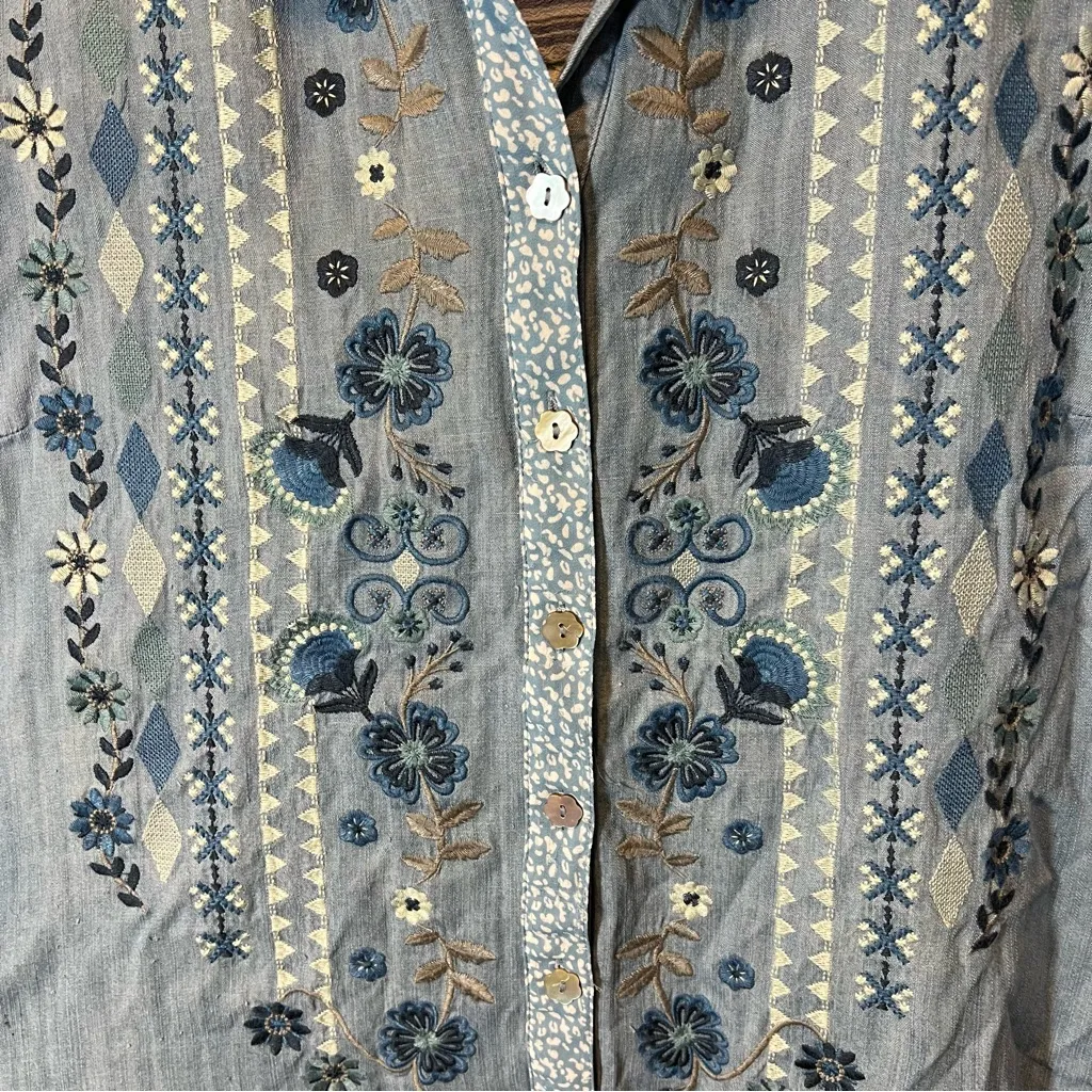John Mark Women’s Blue Embroidered Floral Button Down Mixed Print Top 1X - Image 7
