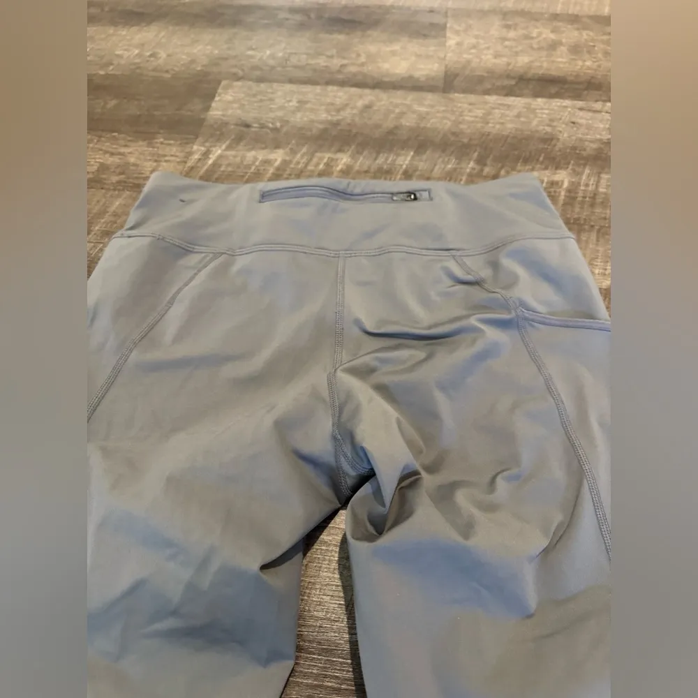 Nike Dri-Fit Grey Cropped Leggings - Image 9