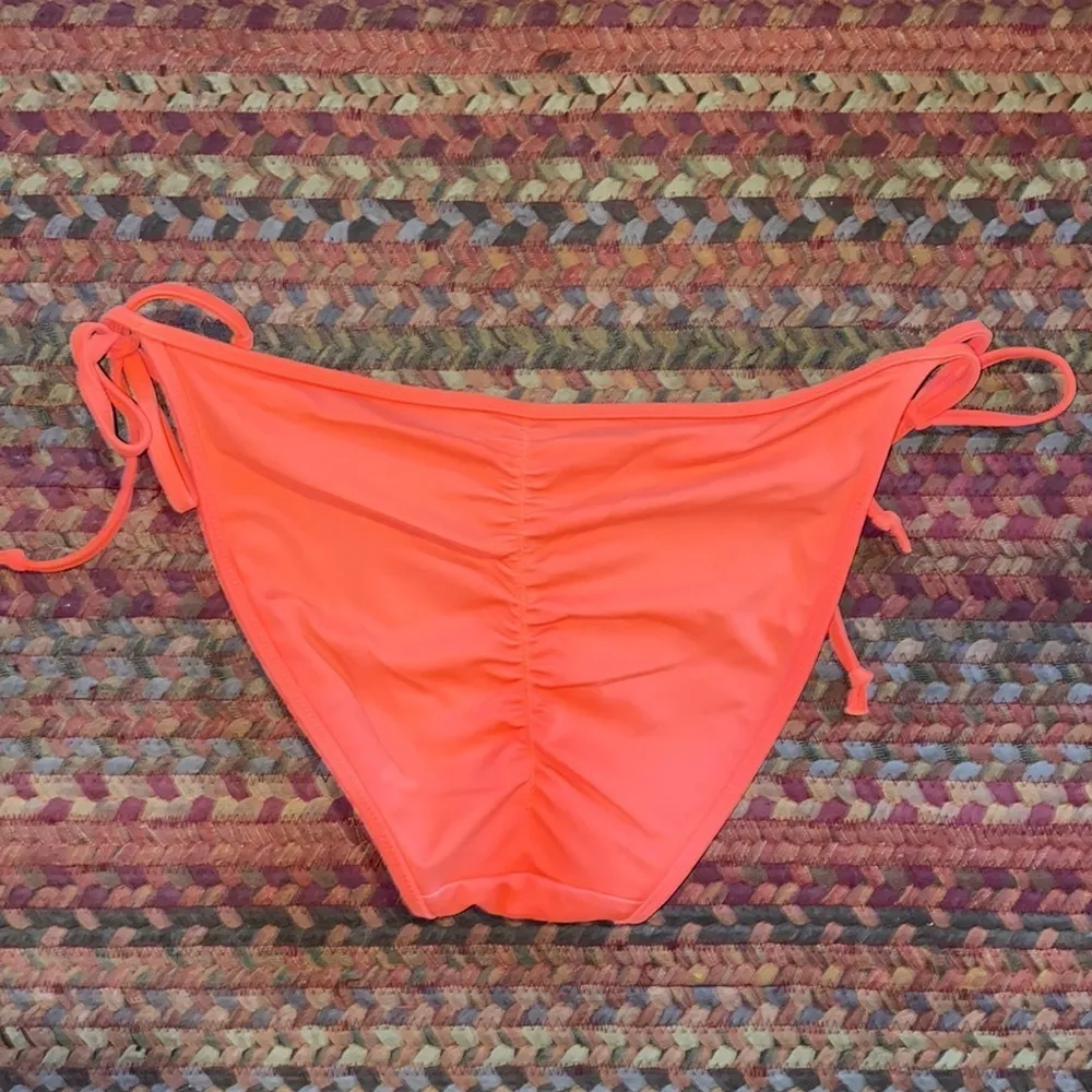 VICTORIAS SECRET PINK BRIGHT ORANGE SIDE TIE RUCHED BIKINI SWIM BOTTOMS - Image 4
