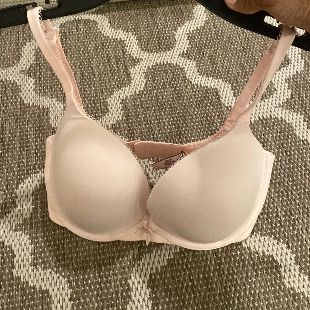 Victoria’s Secret push-up bra size 32DDD - Image 3