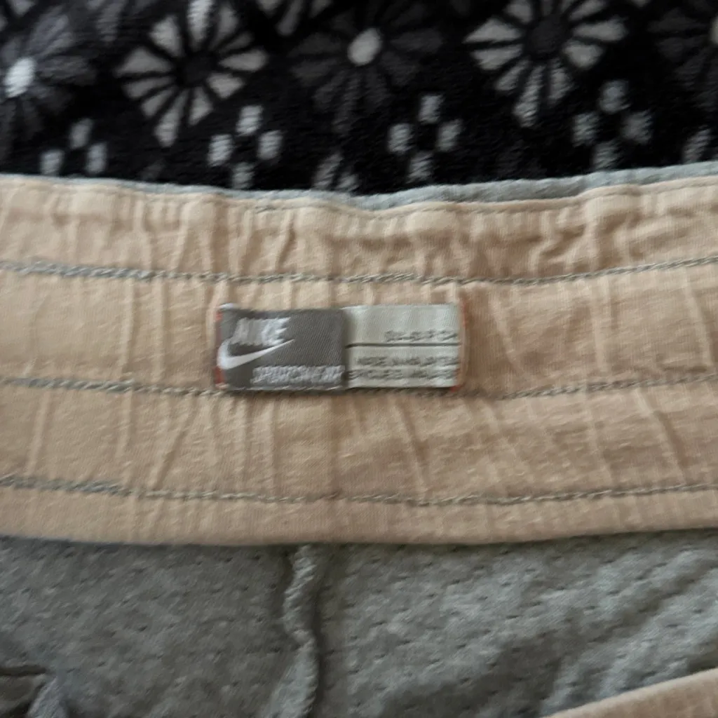 Y2K Nike Shorts - Image 3