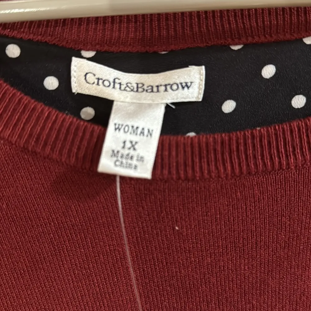 NWT Croft & Barrow women’s sweater burgundy with black with polka dots size 1X. - Image 2