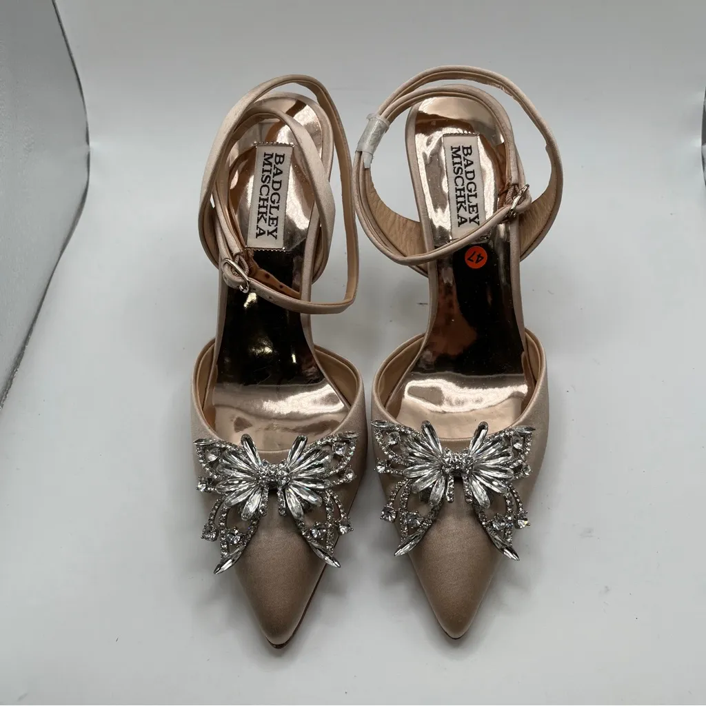 NWOB Badgley Mischka pumps Kaley Pointed Toe Stiletto nude size6 butterfly bling - Image 4