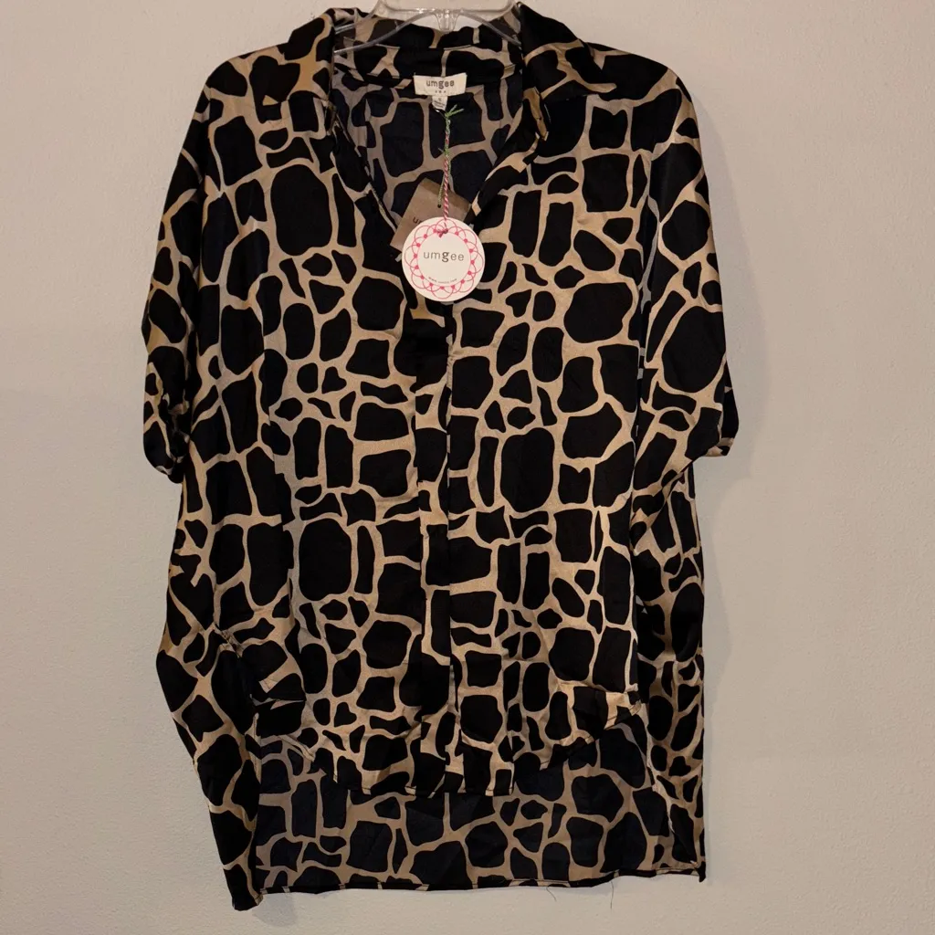 Umgee Giraffe Print Button Up Blouse - Image 3