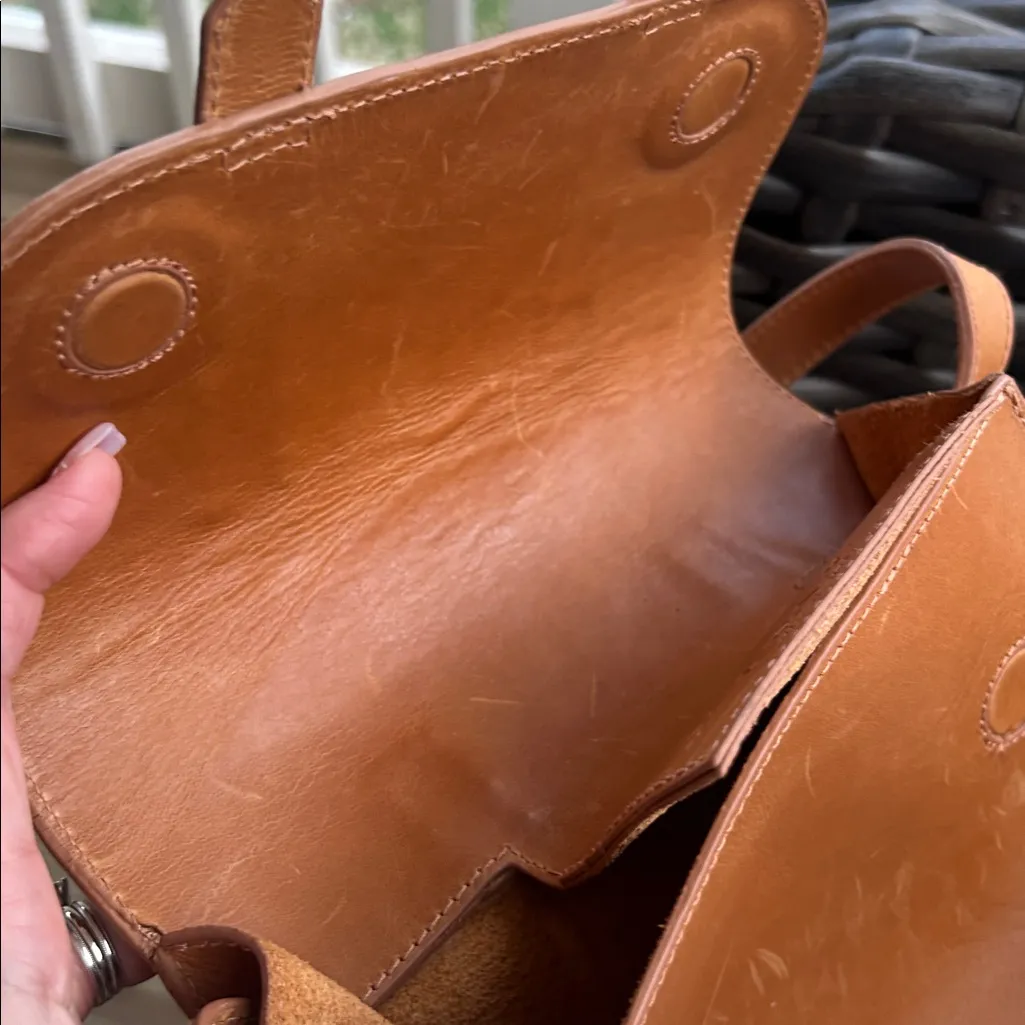 Able tan camel flap crossbody bag versatile neutral capsule western boho leather - Image 3