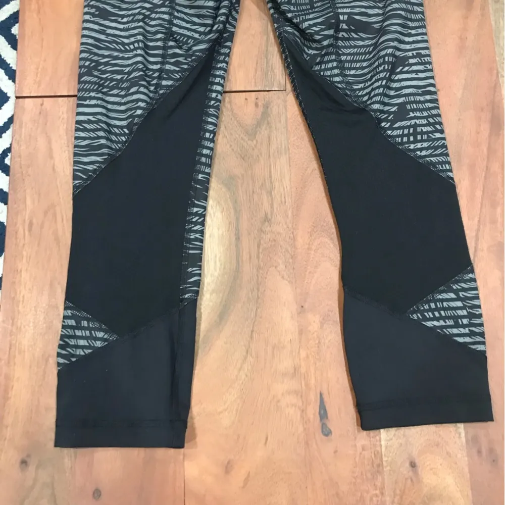 Lululemon Pace Rival Crop *Full-On Luxtreme
Stripe Play Slate Black / Black - Image 8