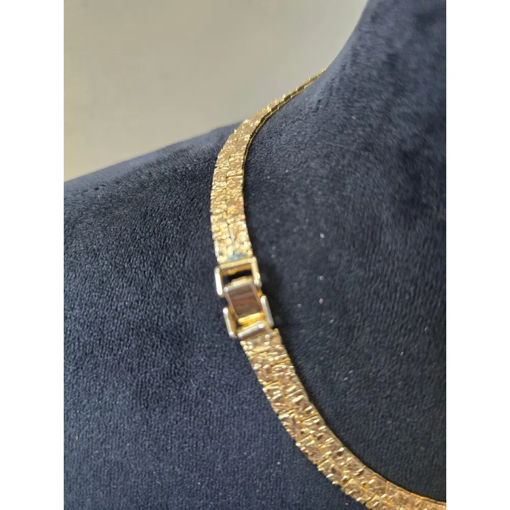 Women's Gold Textured Choker Necklace With Box Clasp Elegant Statement Piece - Image 6