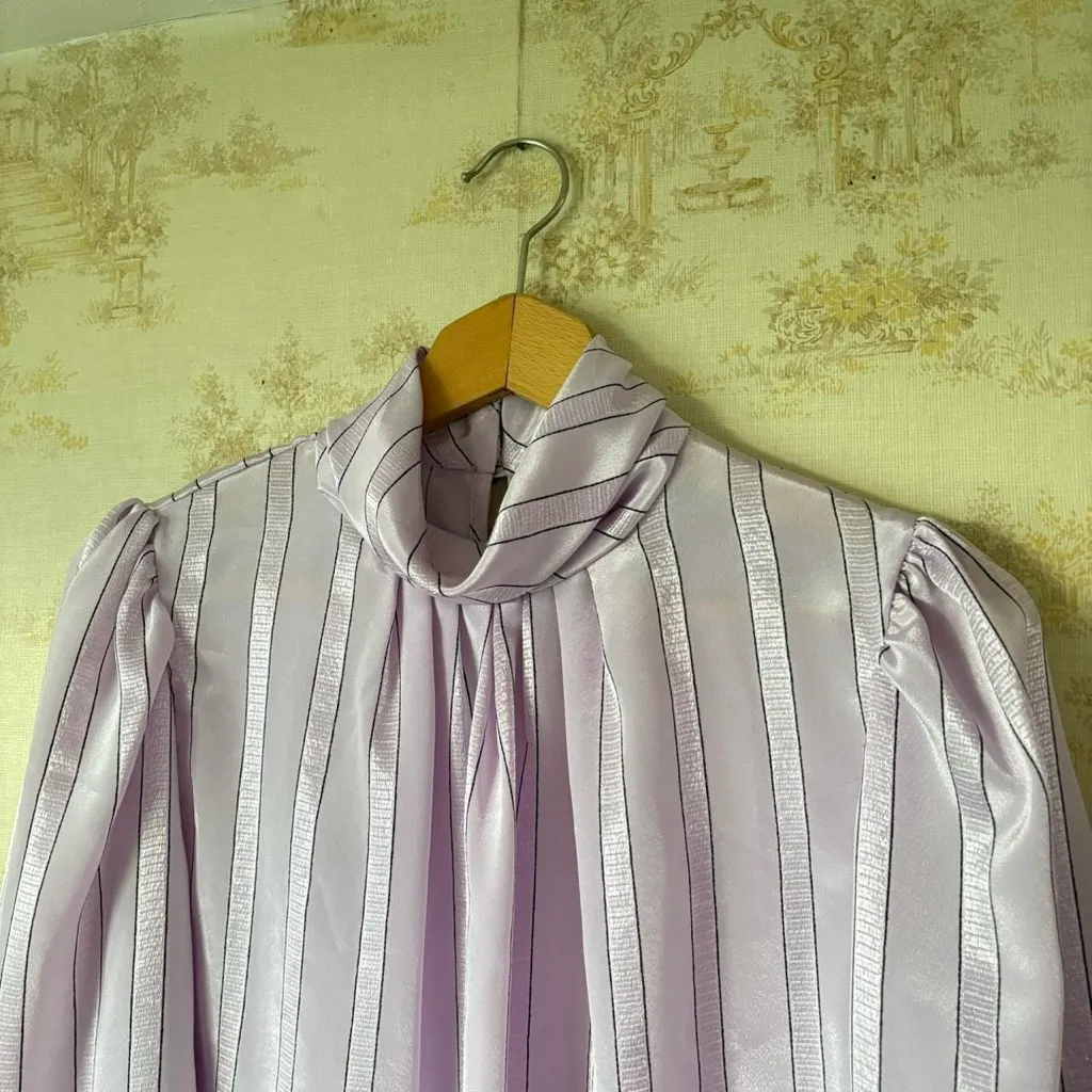 Vintage 70s 80s California Spice lilac purple stripe satin long puff sleeve top Size L - Image 4