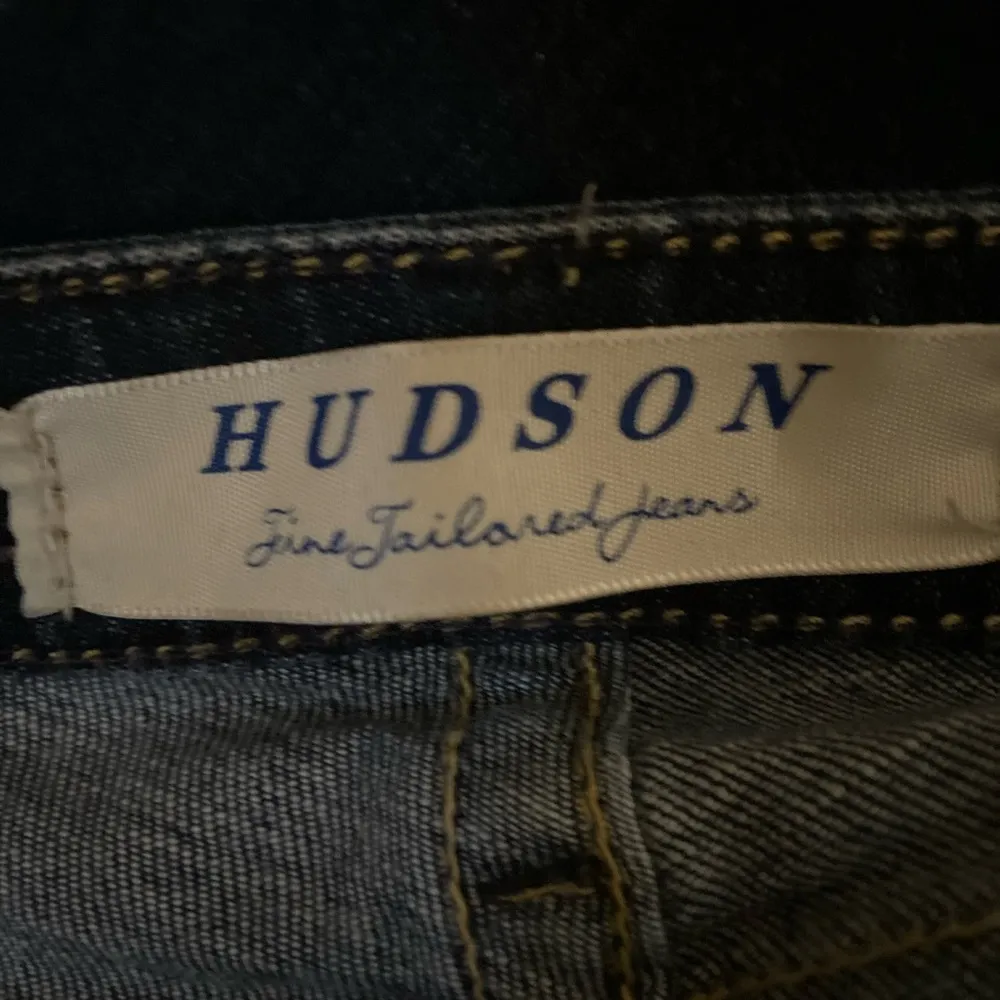 Hudson skinny fit low rise straight leg size 27 flap back pocket jeans. - Image 4