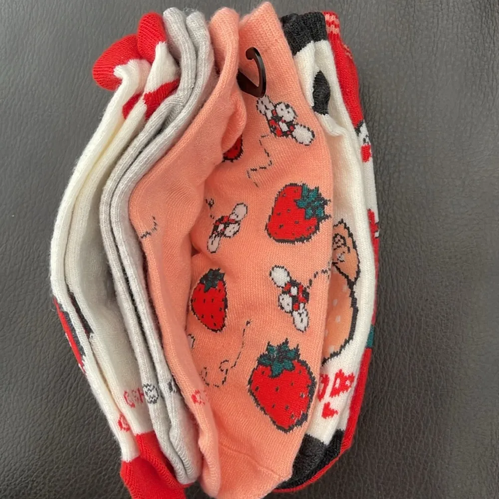 5 Pair Strawberry Shortcake No Show Socks Sweeter Every Day NEW Red - Image 3