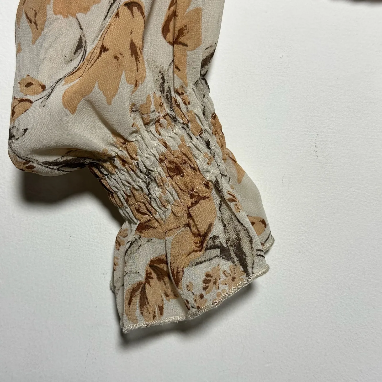 Blush J Floral Print Square Neck Smocked Crop Top Long Sleeve Tie Front S Tan - Image 6