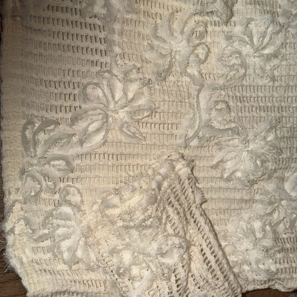 SHEIN Cream Lace Detail Top tie back fringe details size small - Image 8